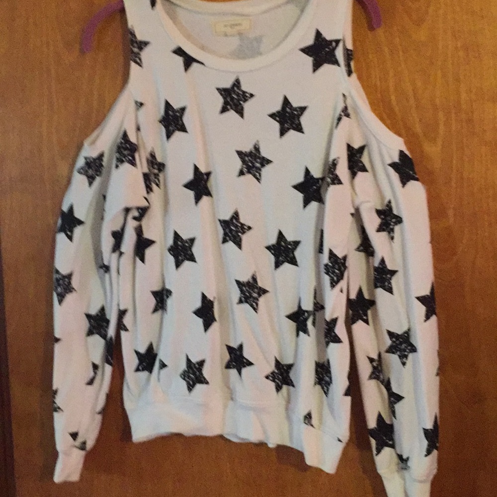 Sweatshirt with open shoulders and stars